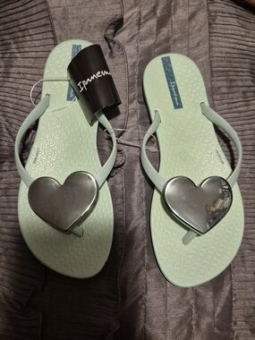 Ipanema Girl Flip Flops Size: 2/3